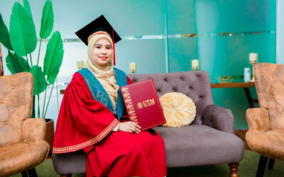Nurbayzura terima ijazah sarjana walaupun berkerusi roda